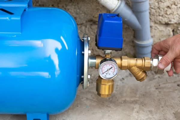 How a Pressure Tank Improves Your Entire Water Setup